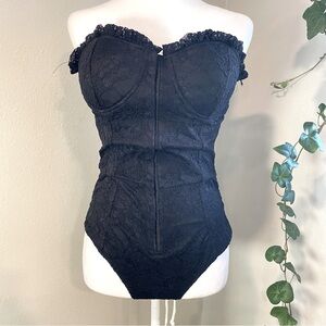 Elegant Black Lace Bustier Top...Super Cute..Just Too Small For Me 😢